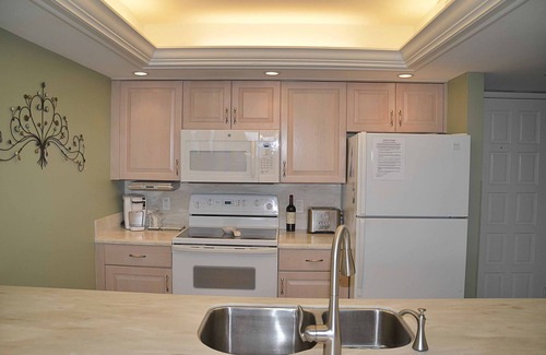 Stuart Copropriété | Vous n'avez qu'une semaine? Détendez-vous à Our Hutchinson Island, FL Oceanfront 2 BR Condo