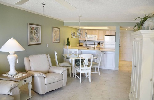 Stuart Copropriété | Vous n'avez qu'une semaine? Détendez-vous à Our Hutchinson Island, FL Oceanfront 2 BR Condo