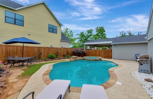 Grapevine Maison | Only Minutes to Historic Grapevine, Walking Distance to Grapevine Lake