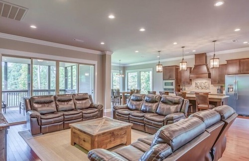 Opelika Maison | New Home @ RTJ Golf Trail - 4 suites, 8 grands lits, 5 téléviseurs, Putting Green ... WOW!