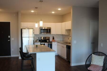 Ames Appartement | Onsite coffee bar just mins to Jack Thrice Stadium