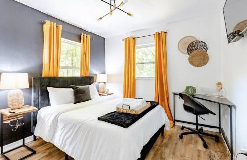 Williston Maison | Onyx Oasis - Devils Den - Huge Yard & Pet Friendly - Sleeps 5