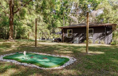 Williston Maison | Onyx Oasis - Devils Den - Huge Yard & Pet Friendly - Sleeps 5