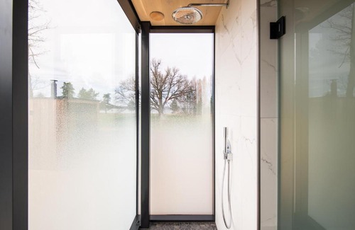 Voru County Appartement | ÖÖD Hötels Roosisaare – with sauna