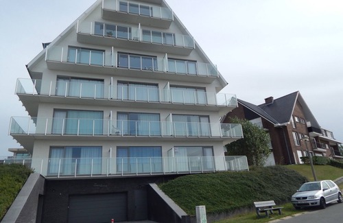 Oostduinkerke-Bad Appartement | Face aux dunes, lumineux, calme, près de la plage et des commerces, garage privé