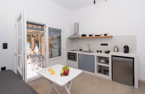 Milos Maison | Opal Wave Milos: A seafront escape house