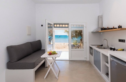 Milos Maison | Opal Wave Milos: A seafront escape house
