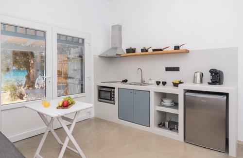 Milos Maison | Opal Wave Milos: A seafront escape house