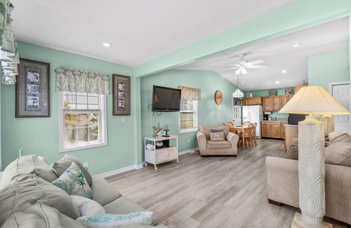 Surfside Beach Maison | Open + Airy home w/Golf Cart, in Ocean Lakes