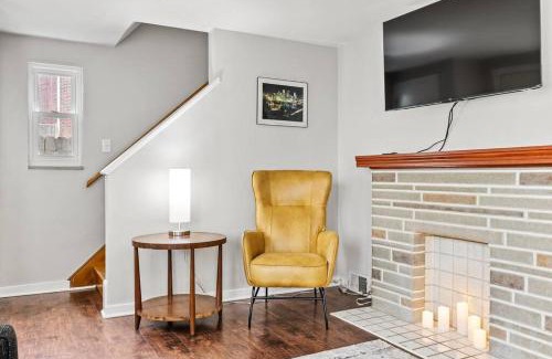 Brookline Maison | Open Floor Spacious Home, 15min from Downtown, Private Garage, Kids Friendly