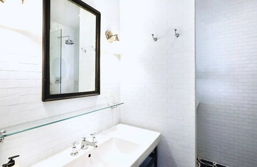 Williamsburg Hôtel | Wythe Hotel, Studio King, Edgy Industrial Chic, Stunning Skyline Views