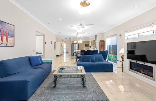 Taringa Maison | Open Plan! 3 Bedroom House ~ Taringa