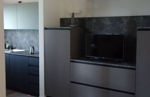 Sensole Appartement | Open space lakefront apartment with pool in Monte Isola