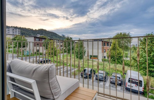 Wiedikon Appartement | Open Wiedikon Studio w/ Storage & W/D, nr Market, by Blueground