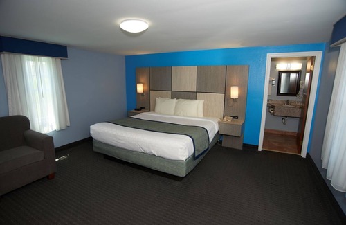 Sandwich Hôtel | Open year round - Family friendly rooms - 5 minutes from beach area.