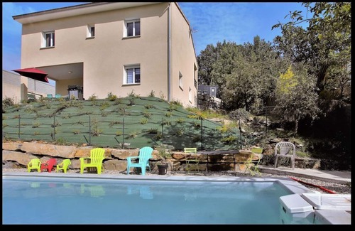 Vesseaux Maison | Gite avec piscine LES BOUCHES ROUGES 12 personnes + 2 lits bébés