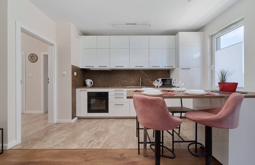 Fabryczna Appartement | Opoczyńska 14 | Elegant Apartment | Desk