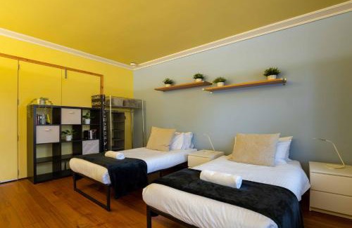 Melbourne Central Business District Maison | Opp Vic Markets, Trams at doorstep by Custom Bnb Hosting