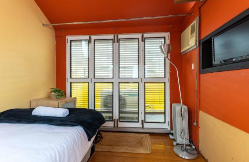 Melbourne Central Business District Maison | Opp Vic Markets, Trams at doorstep by Custom Bnb Hosting