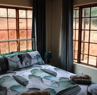 Hartbeespoort Maison | Oppiberg Cottage with River View