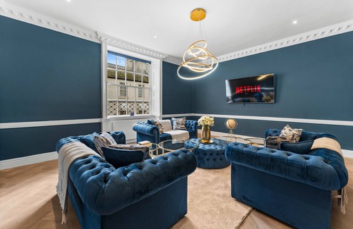 Upper Town Appartement | Opulent 4 Bed in Central Bath