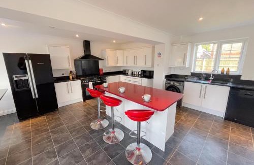 Isle of Grain Appartement | Opulent 5 bedroom Retreat with Hot tub and Entertainment