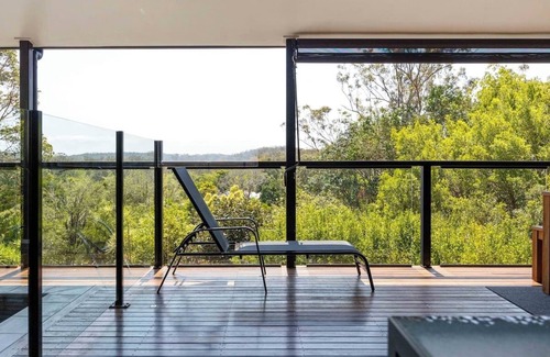 Mooloolah Valley Maison | Opulent Oasis: Exclusive Getaway for 9