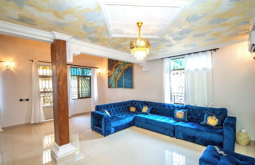Gombe Appartement | Opulent Oasis: Luxurious 4 Bedroom Apartment
