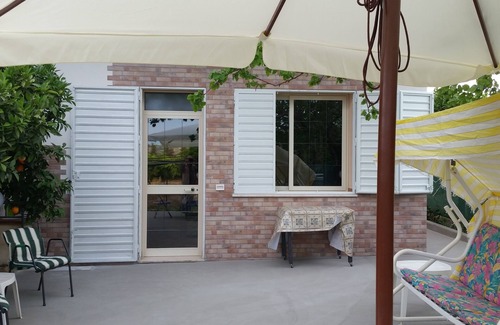 Sciacca Maison | Villa orange et citron avec jardin et herbes aromatiques.