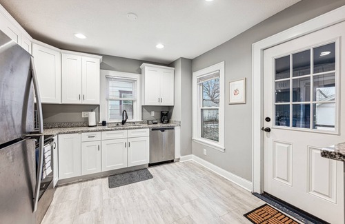 Powderhorn Maison | Orange Blossom House 10 Minutes from Downtown MPLS Blocks from Light Rail