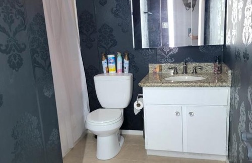 Glendale Maison | Orangewood & 51Ave Homestay - Not a Hotel