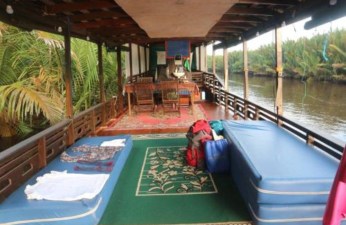 Kumai Location De Bateaux | Orangutan Kelotok Houseboat for 6 person