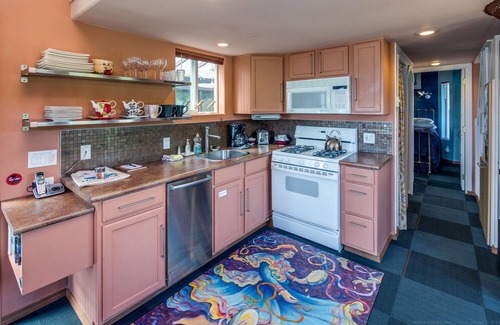 Olga Cottage | Romantique chalet lune de miel avec l'eau Vues & Hot Tub. Small Dog Friendly!