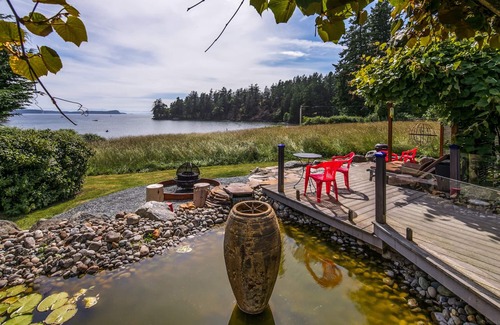 Olga Cottage | Romantique chalet lune de miel avec l'eau Vues & Hot Tub. Small Dog Friendly!