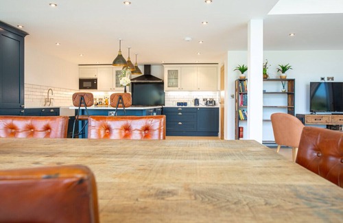 Cropthorne Maison | Orchard Barn - 4 BD Barn Conversion with Stunning Views!