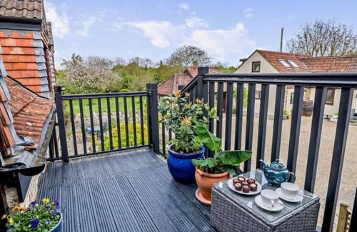 Wedmore Cottage | Orchard farm -Honeyloft