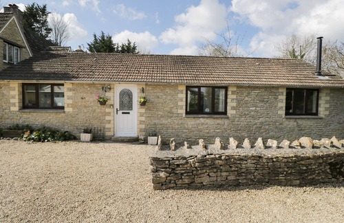 Malmesbury Cottage | ORCHARD HOUSE COTTAGE, pet friendly, with open fire in Malmesbury