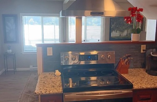 Agate Maison | Orchard Lane Retreat, A Peaceful Water View Getaway With Room For Everyone!