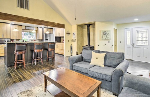 East Port Orchard Maison | 'Orchard Oasis' Retreat w/ Game Room!