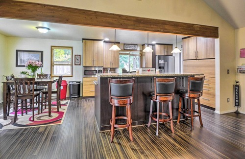 East Port Orchard Maison | 'Orchard Oasis' Retreat w/ Game Room!