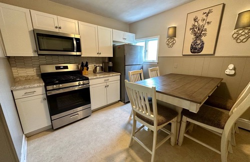Orchard Park Appartement | Orchard Park Apartment Two Miles from Buffalo Bills Highmark Stadium