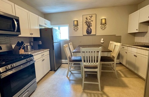 Orchard Park Appartement | Orchard Park Apartment Two Miles from Buffalo Bills Highmark Stadium