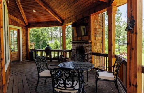 Thomasville Maison | Orchard Pines - 4 Bed, 3.5 Bath Private Thomasville Retreat on Pond + Kayaks
