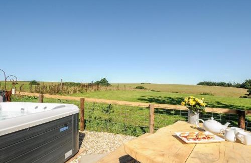 Worlington Maison | Orchard Retreat