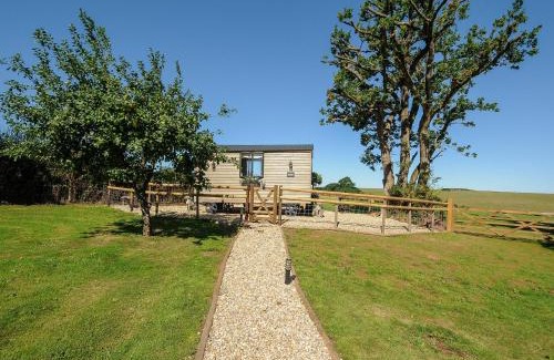 Worlington Maison | Orchard Retreat