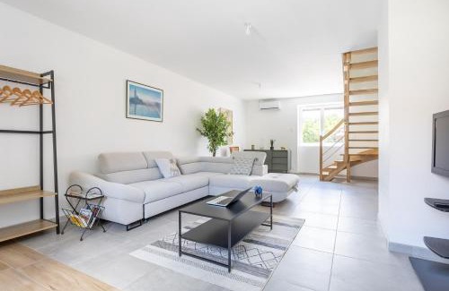 Orcines Appartement | Orcines -Appt Lumineux & calme - Vulcania à 10 min