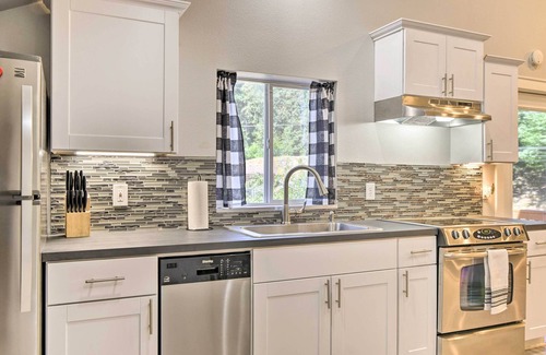 Oregon City Maison | NEW! Oregon City Abode ~ 23 Mi to Dtwn Portland!