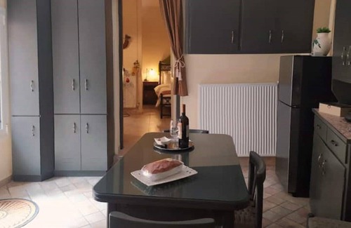 Volos City Centre Maison | Orfeas Home: Detached house, recently renovated, 2 bedrooms &2 bathroom, parking