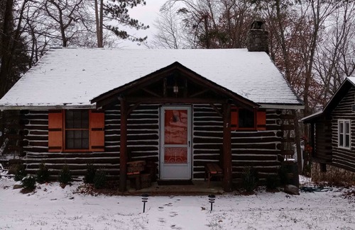 Wantage Cabine | Original Chestnut Log Cabin In A Lake Community