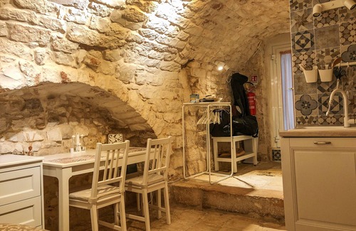 Conversano Appartement | Original dwelling totally made of stone and finely renovated. Pearl.